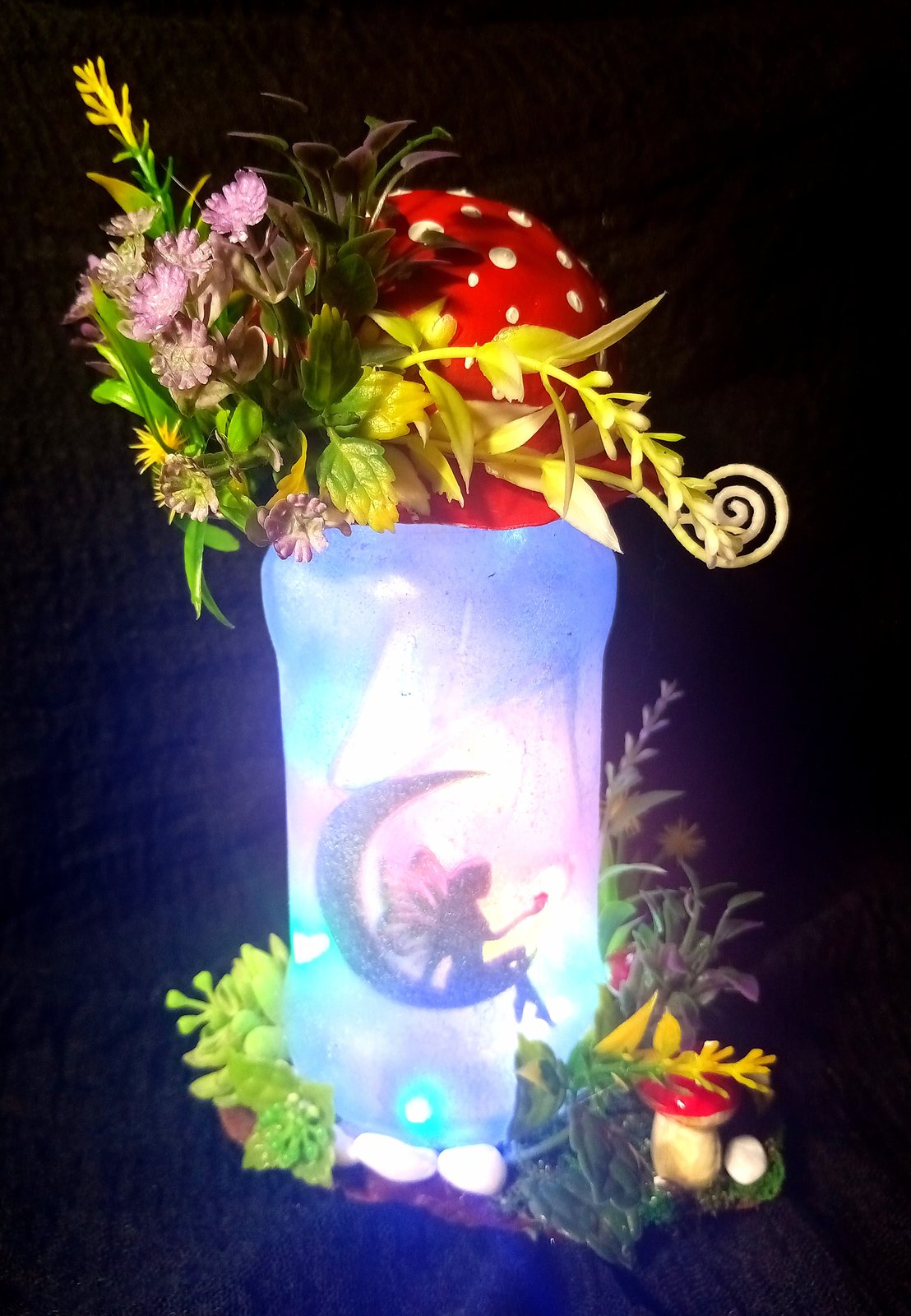Lamparita Luz de Hadas con hada sobre la luna y seta roja