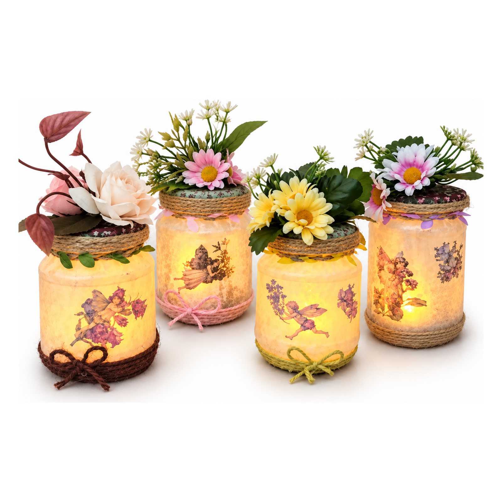Mini lamparitas de hada con flores sobre fondo blanco