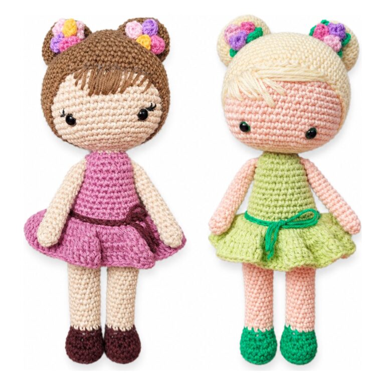 Dos muñecas amigurumi con vestido rosa y verde