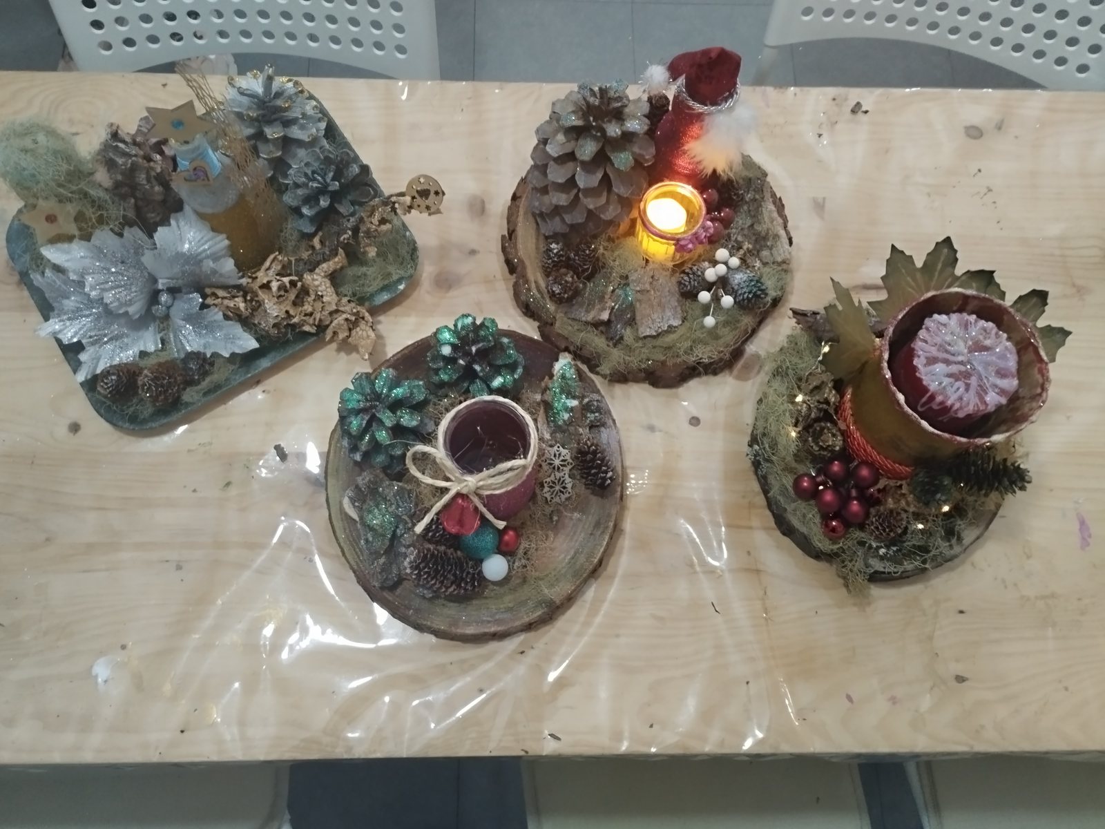 Centros navideños terminados en el taller de Navidad